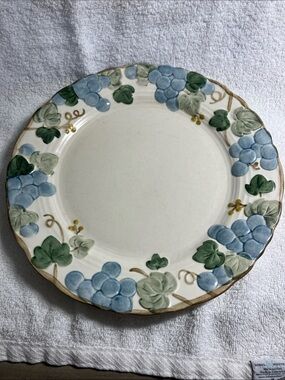 2 Sculpered Grape Poppytrail by Metlox 10 1/2” Dinner Plates Blue & Green